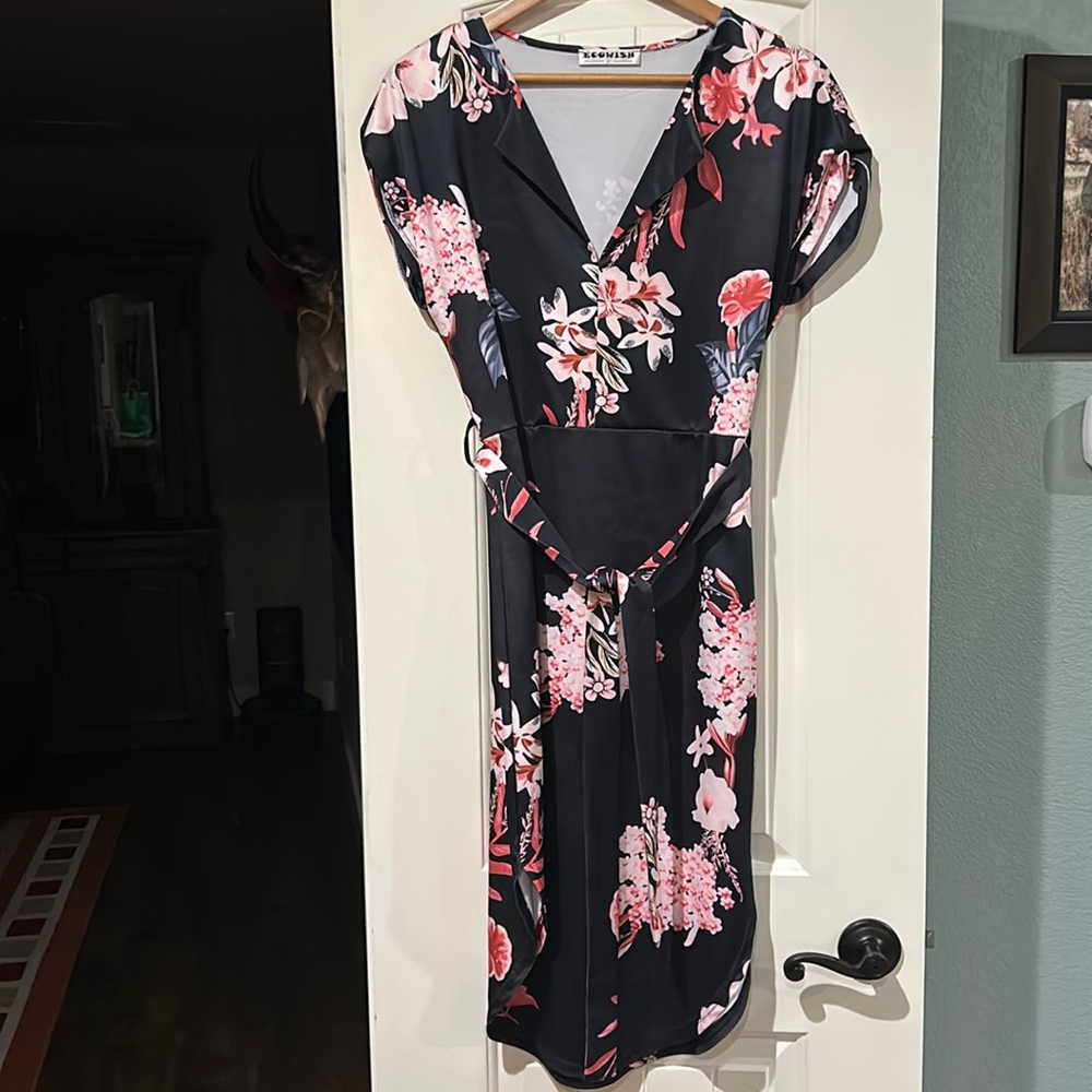 Belted black and floral short sleeve dress